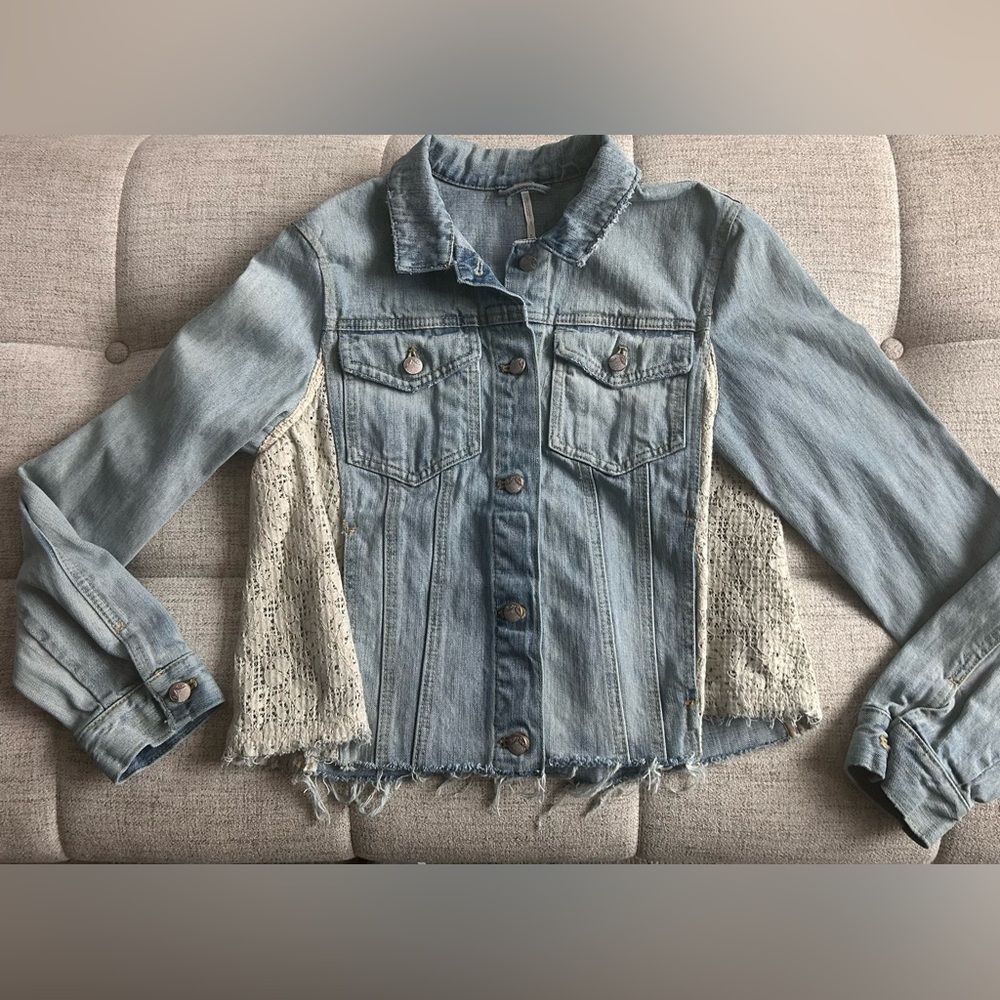 Free People Ivory Lace Panel Cropped Denim Jacket, Size Medium- Boho Chic - Picture 4 of 10